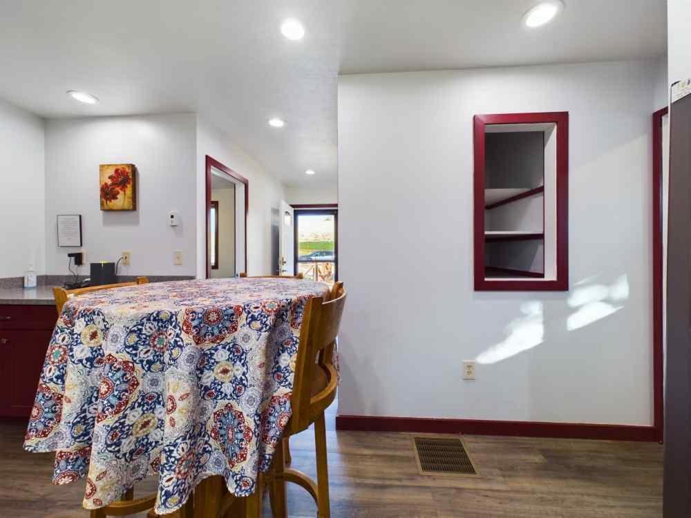 Eycat Lodging Company Guest House ワピティ エクステリア 写真
